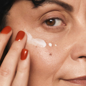 AGE PRO CONTOUR Cremă de ochi anti-aging