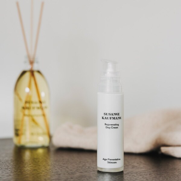 SUSANNE-KAUFMANN-Rejuvenating-CREMA-de-zi-1