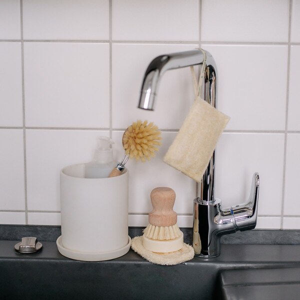 Croll-Denecke-perie-vase-5